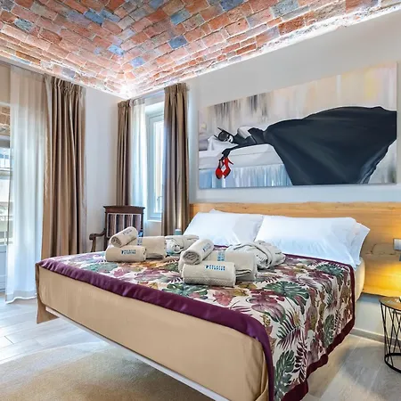 Hostdomus - Palazzo Stupino Άλμπα