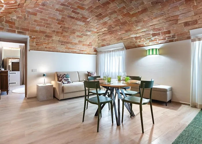 Hostdomus - Palazzo Stupino * 阿尔巴