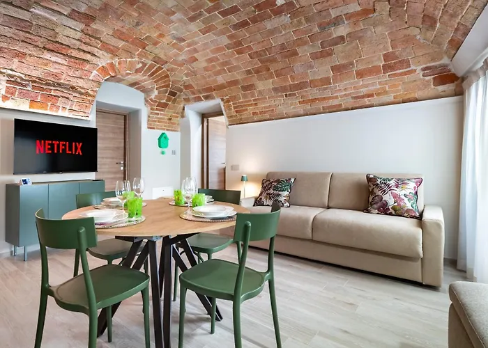 Hostdomus - Palazzo Stupino 阿尔巴
